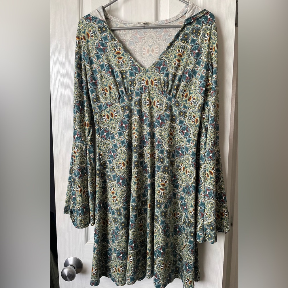 EARTHBOUND Boho Paisley Patterned Top with Hood